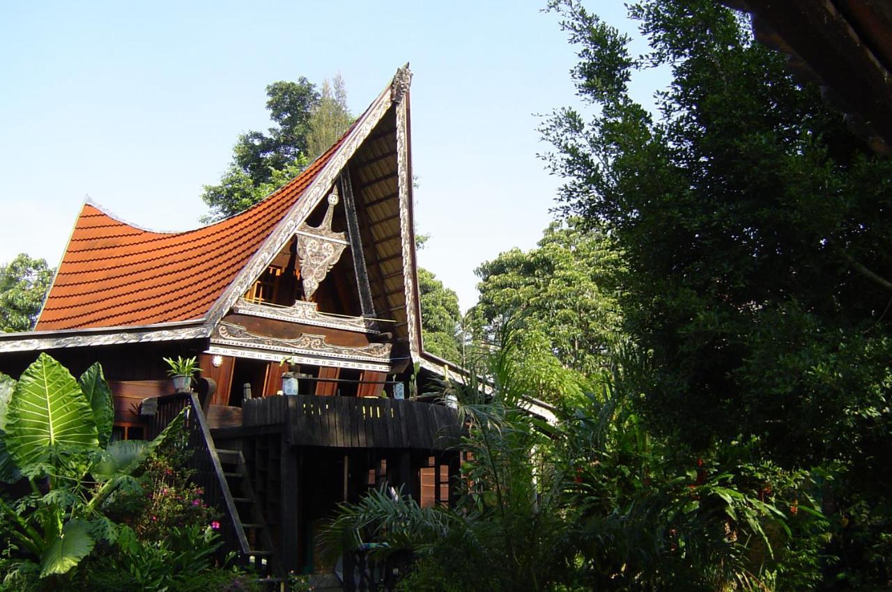 Liberta Homestay ตุกตุก ภายนอก รูปภาพ