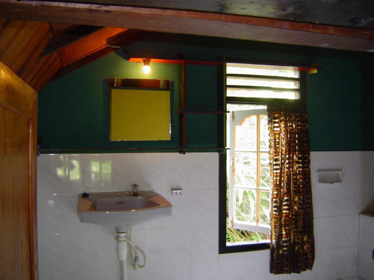 Liberta Homestay ตุกตุก ภายนอก รูปภาพ