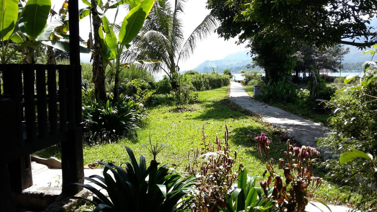 Liberta Homestay ตุกตุก ภายนอก รูปภาพ