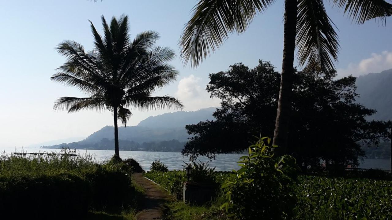 Liberta Homestay ตุกตุก ภายนอก รูปภาพ