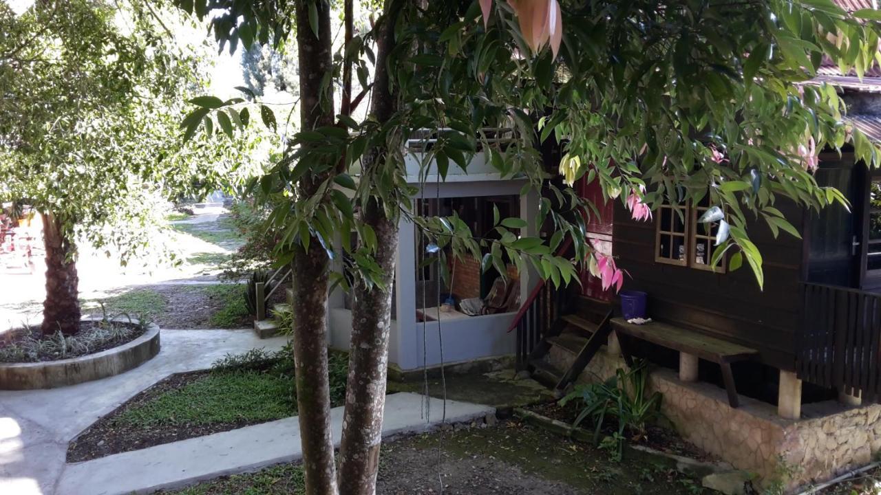 Liberta Homestay ตุกตุก ภายนอก รูปภาพ