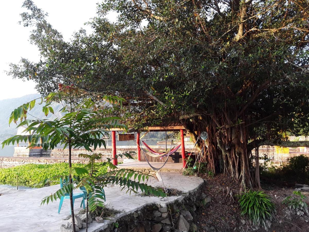 Liberta Homestay ตุกตุก ภายนอก รูปภาพ