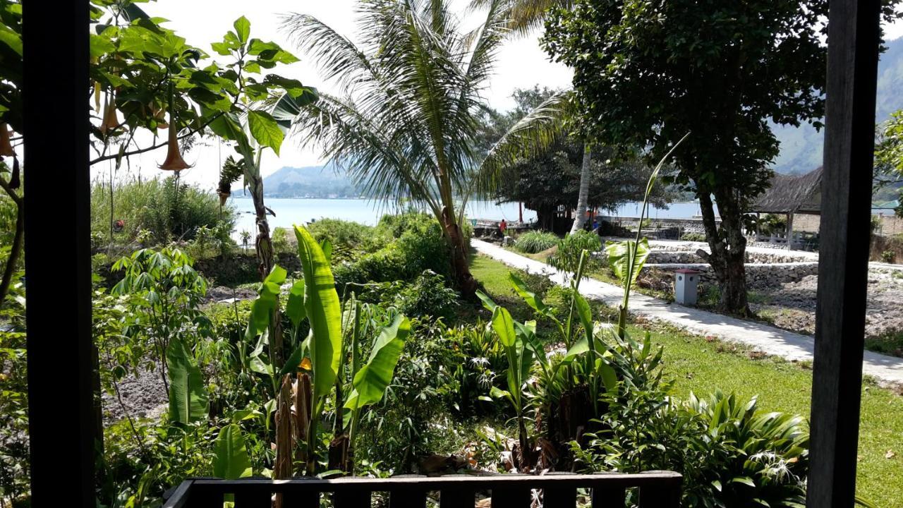 Liberta Homestay ตุกตุก ภายนอก รูปภาพ