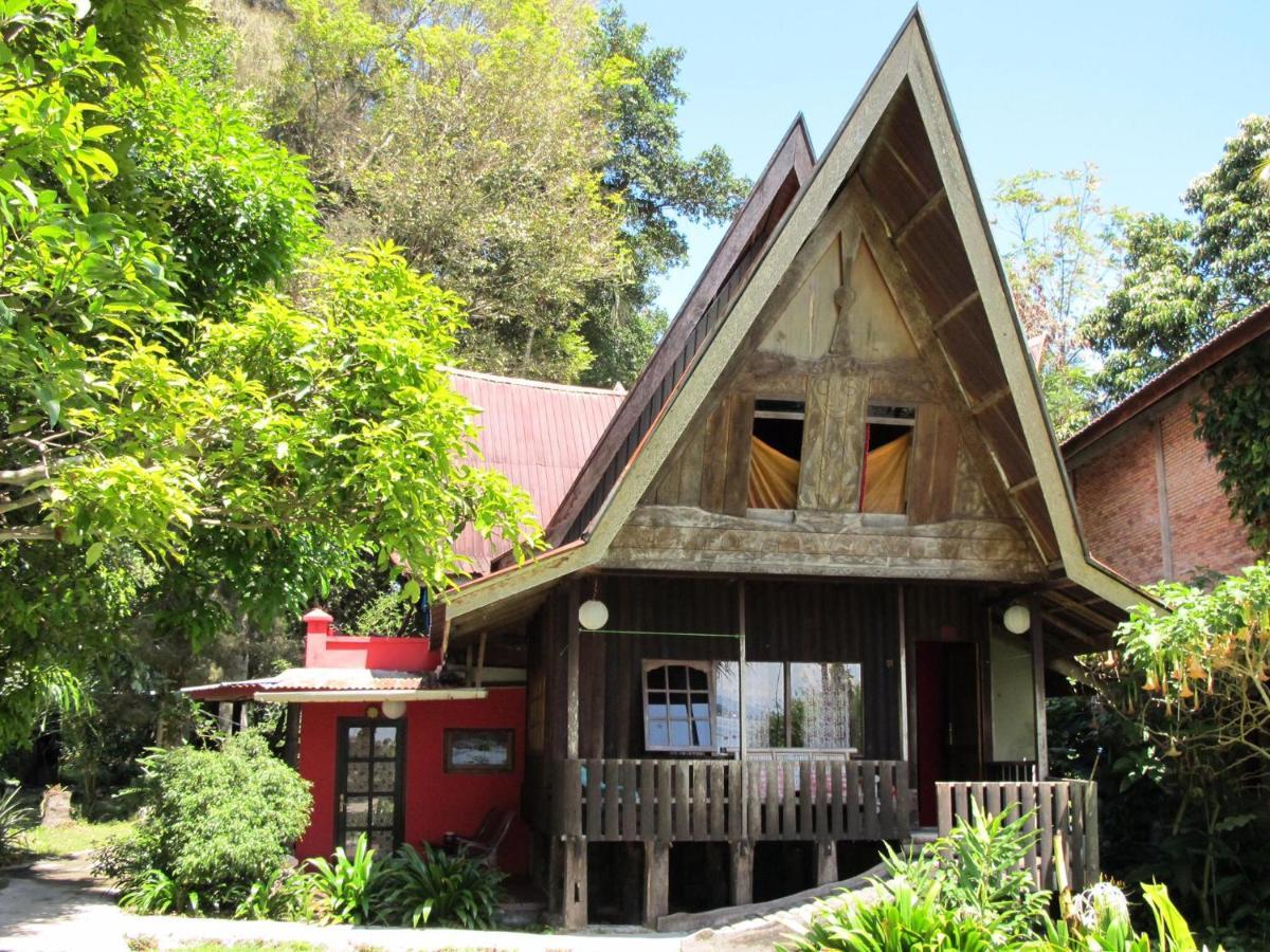 Liberta Homestay ตุกตุก ภายนอก รูปภาพ