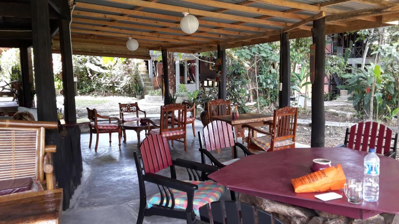 Liberta Homestay ตุกตุก ภายนอก รูปภาพ
