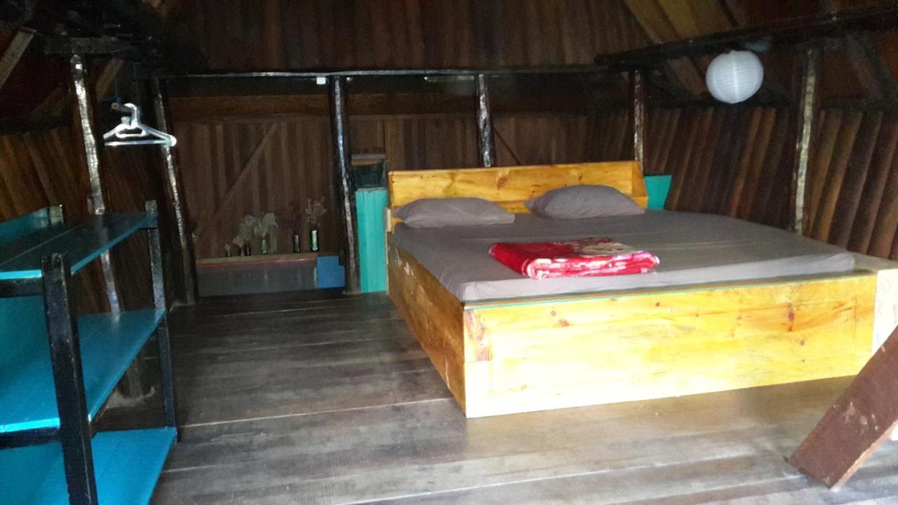 Liberta Homestay ตุกตุก ภายนอก รูปภาพ